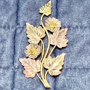 Solid gold tri color brooch 12k gold.